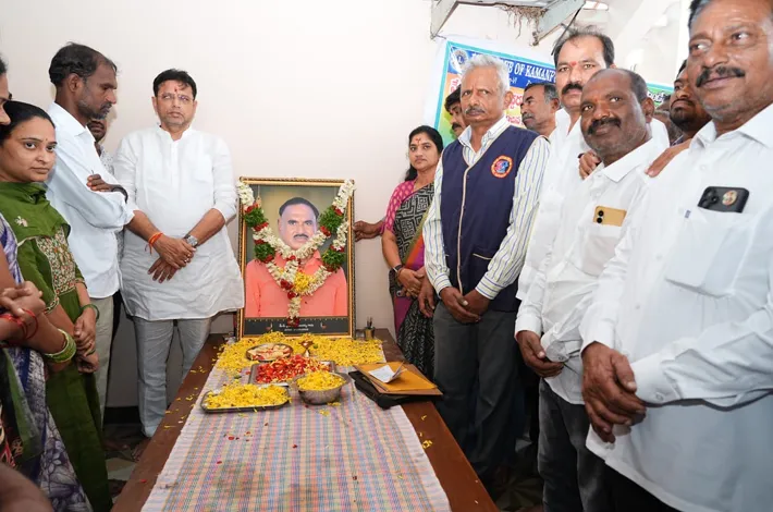 అవయవదానం చేసిన సాంబయ్య కుటుంబానికి మంత్రి శ్రీధర్ బాబు ప్రశంసా పత్రం