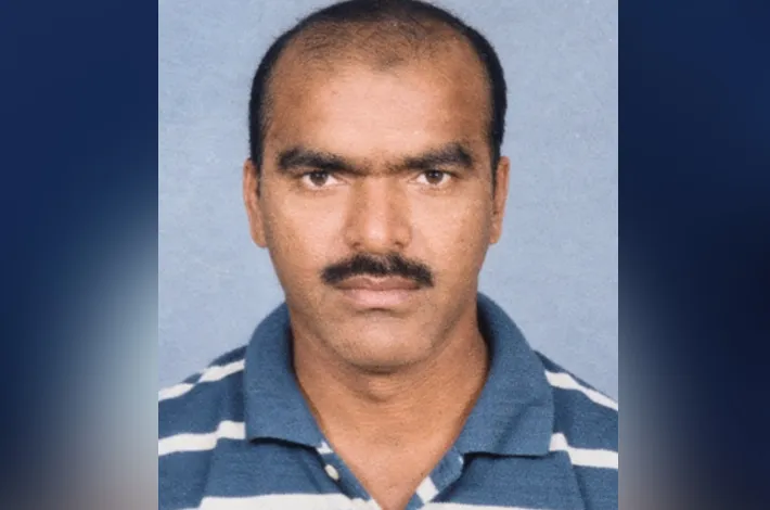 మద్యం మత్తులో వ్యక్తి ఆత్మహత్య 
