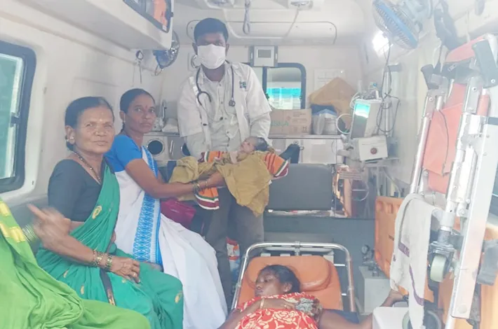 అంబులెన్స్‌లో ప్రసవం.. తల్లీబిడ్డ క్షేమం
