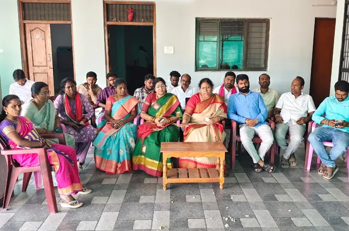 కరెంట్ కోతలతో రైతులకు అవస్థలు 