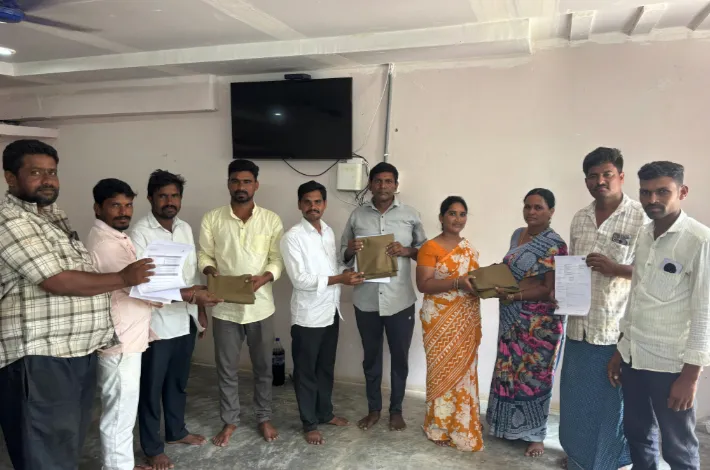 గ్రామ పంచాయతీ సిబ్బందికి సర్పంచ్ భరోసా.. 