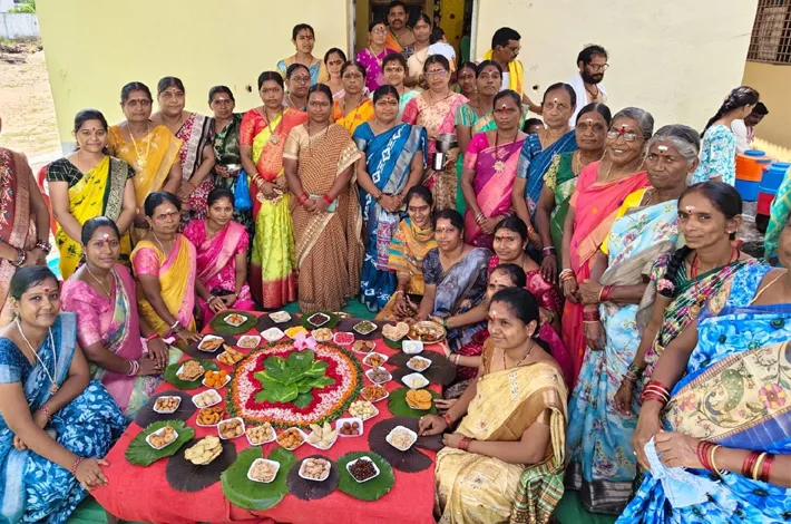 గణనాథునికి 51 రకాల నైవేద్యాలు సమర్పించిన భక్తులు 
