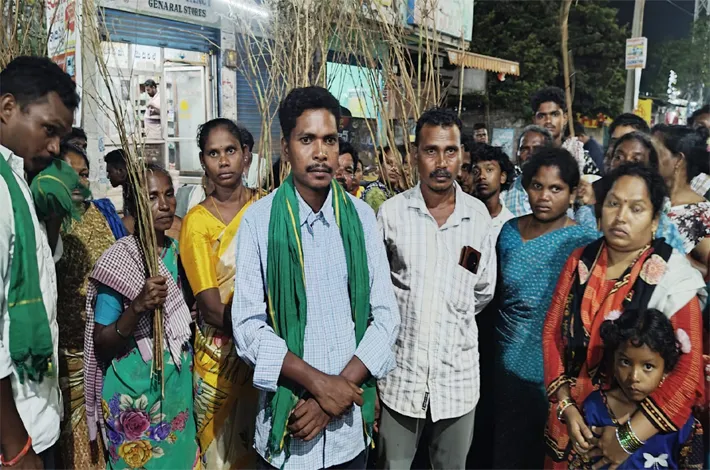 నాలుగు ఎకరాల కంది పంట  అటవీ సిబ్బంది ధ్వంసం