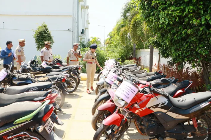 మర్కుక్ పోలీస్ స్టేషన్‌ను తనిఖీ చేసిన పోలీస్ కమిషనర్