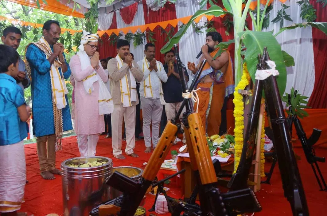 పోలీస్ హెడ్‌క్వార్టర్స్‌లో ఘనంగా ఆయుధపూజ!