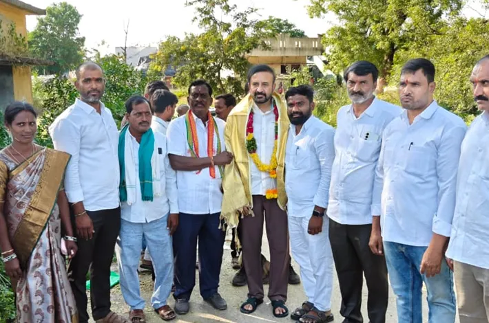 ఎమ్మెల్యే మదన్ మోహన్ రావును సన్మానించిన సొసైటీ పాలకవర్గం