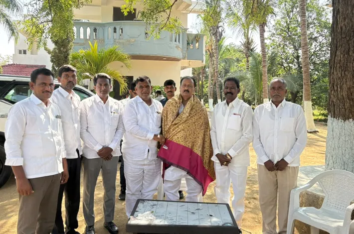షబ్బీర్ అలీని కలిసిన కాంగ్రెస్ నాయకులు!