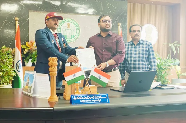 జిల్లా కలెక్టర్ చేతుల మీదుగా ప్రశంసా పత్రం