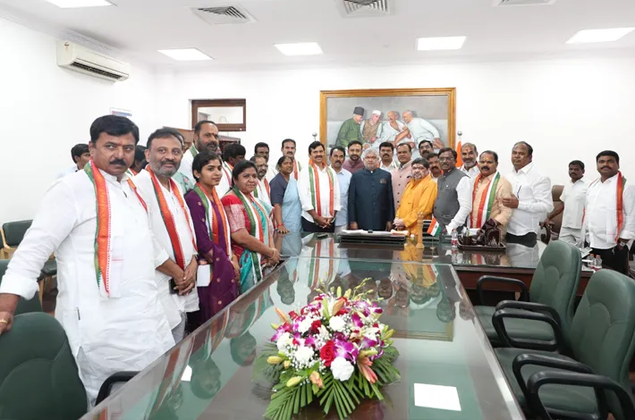స్పీకర్‌ గడ్డం ప్రసాద్‌కు సంఘీభావం