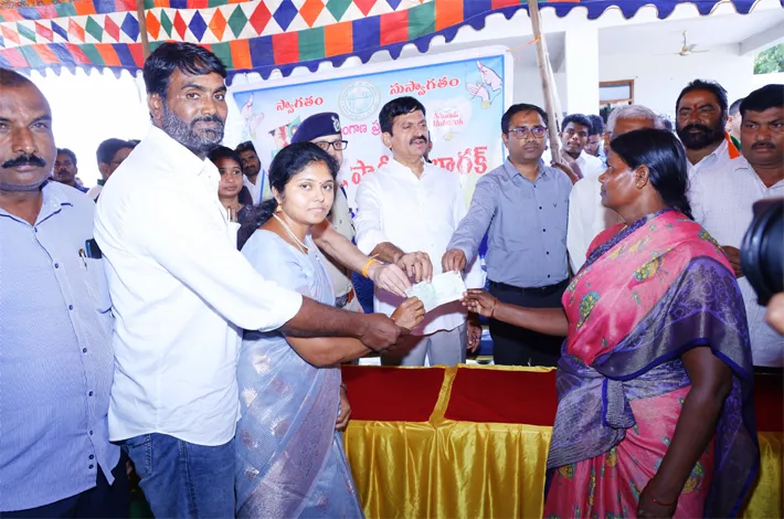 కష్టాల్లో కూడా ప్రభుత్వ సంక్షేమ పథకాలను కొనసాగిస్తున్నాం