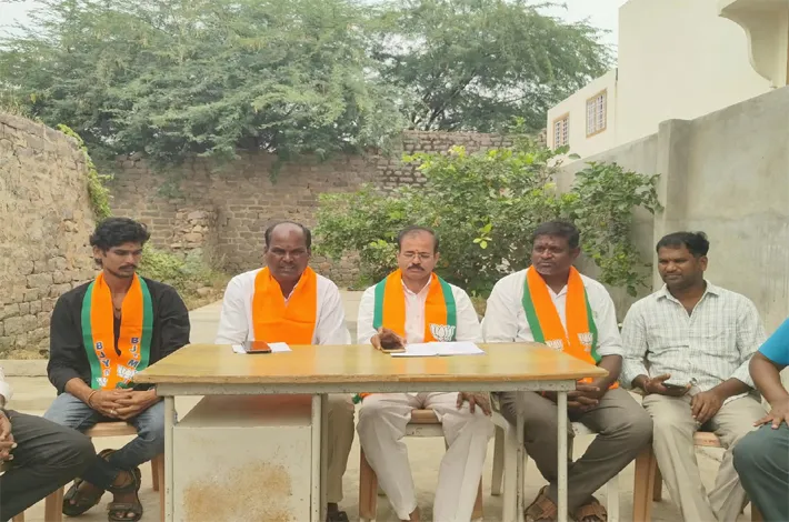 పట్టభద్రుల ఓట్లతో ప్రభుత్వ వైఫల్యాలకు బుద్ధి చెప్పాలి!