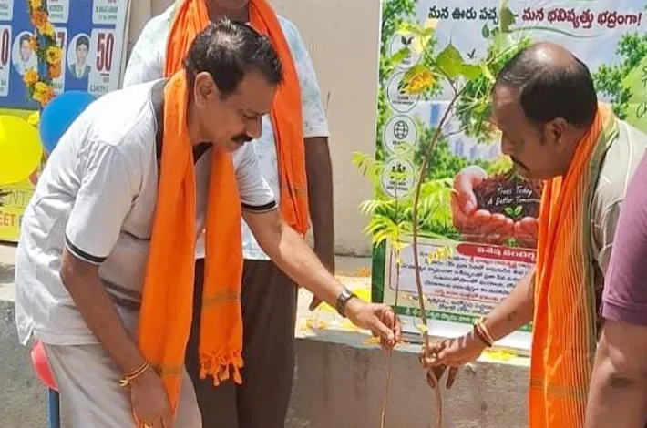 పాల్వంచ త్రివేణి పాఠశాలలో ఘనంగా వన మహోత్సవం