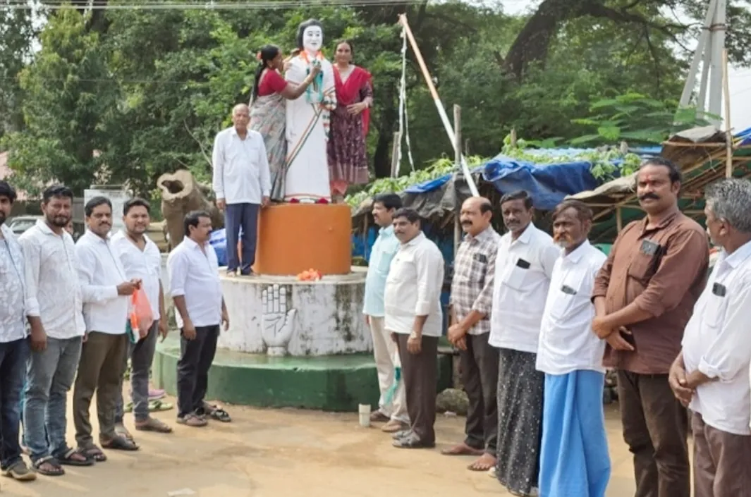 ఇందిరా గాంధీ వర్ధంతి.. నివాళులర్పించిన కాంగ్రెస్ నేతలు