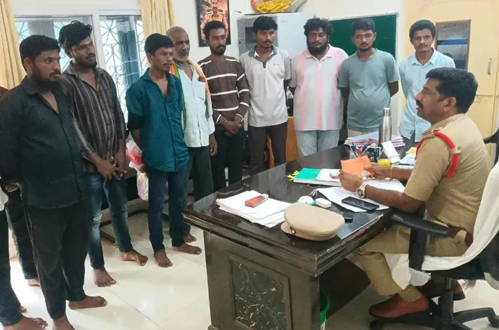 నిబంధనలు అతిక్రమిస్తే చర్యలు తప్పవు :సీఐ