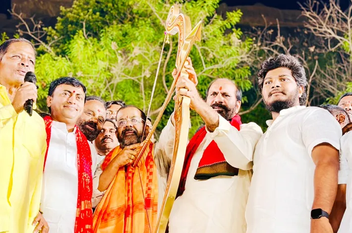 ఎమ్మెల్యే నాయిని రాజేందర్ రెడ్డికి శ్రీరాముడి బాణం బహూకరణ
