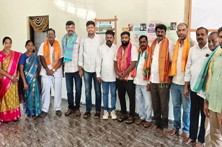 సొసైటీ పాలకవర్గమును సన్మానించిన జిపి పాలకవర్గం 