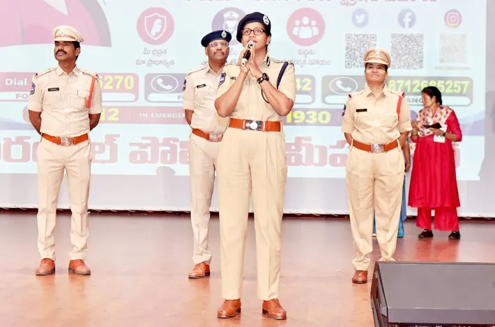 బాలికలు తమ హక్కులు, రక్షణపై అవగాహన కలిగి ఉండాలి