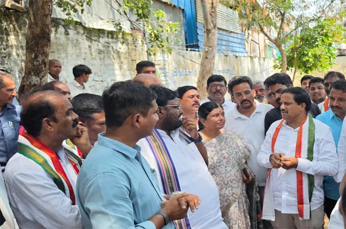 పట్టణ అభివృద్ధి, చిరు వ్యాపారుల ప్రయోజనాలే ముఖ్యం