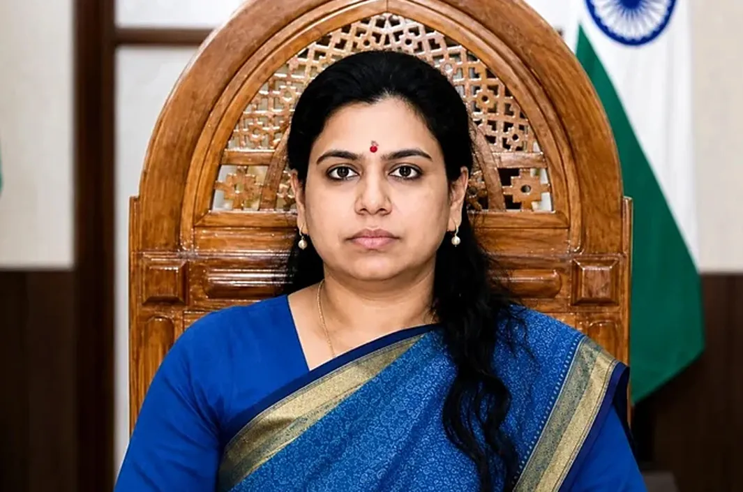 రాజకీయాల్లోకి మాజీ IAS.. కొత్త పార్టీ ప్రకటన!