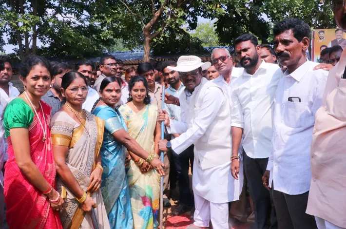 షాపింగ్ కాంప్లెక్స్ నిర్మాణానికి శంకుస్థాపన..