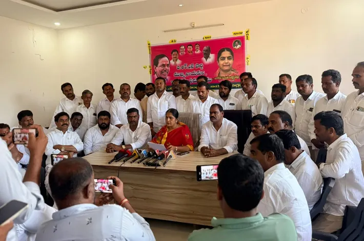 గిరిజన హామీలను వెంటనే అమలు చేయాలి: ఎమ్మెల్యే సునీతా