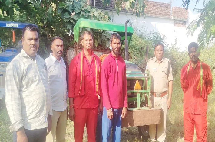 అక్రమ కలప రవాణా కేసులో ట్రాక్టర్ స్వాధీనం