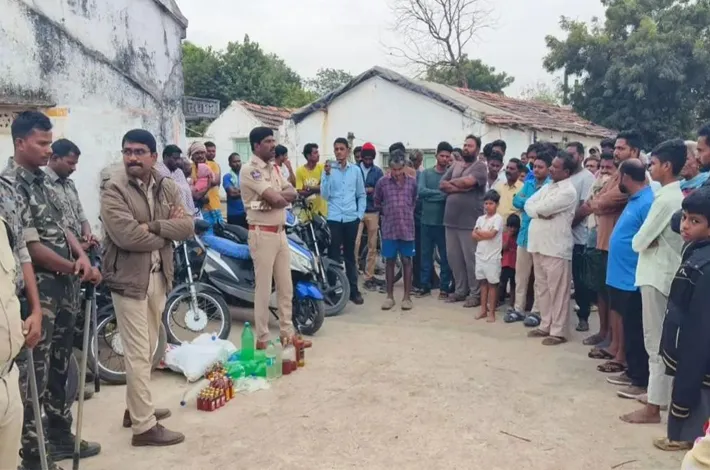 లైన్ గడ్డ కాలనీలో పోలీసుల కమ్యూనిటీ కాంటాక్ట్
