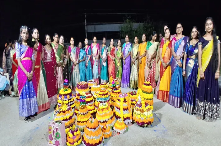 శ్రీ నగర్ కాలనీలో బతుకమ్మ సంబరాల సందడి