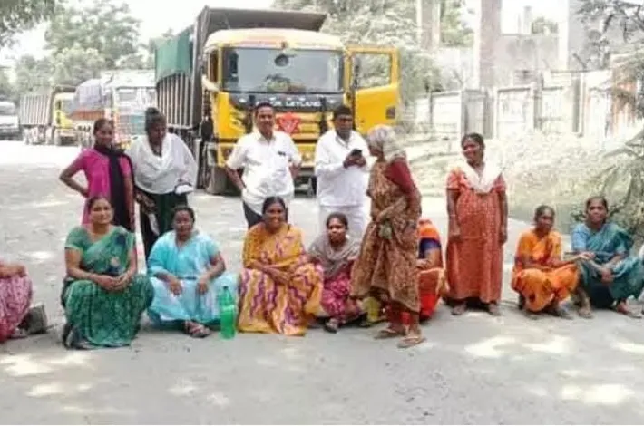 రోడ్డు నిర్మాణ పనులు పూర్తయ్యేదెప్పుడో..?