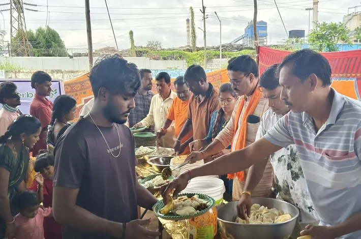 ప్రజలు ఉచిత వైద్య సేవలు సద్వినియోగం చేసుకోవాలి