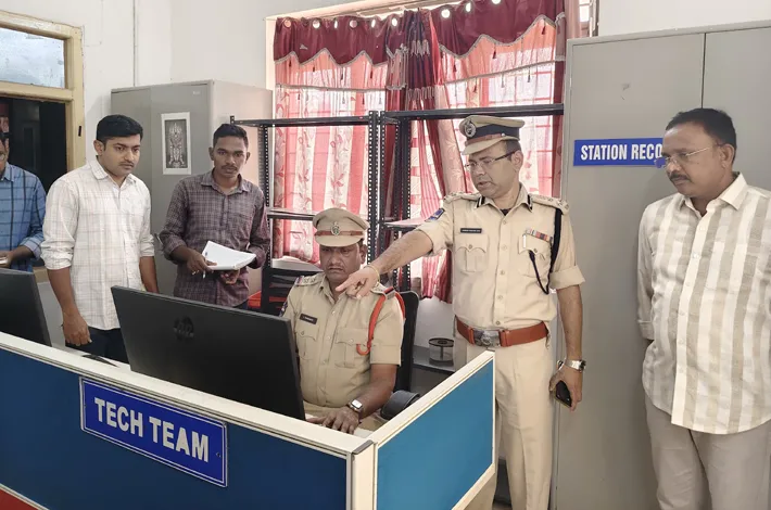 జైపూర్ పీఎస్ ను తనిఖీ చేసిన సీపీ