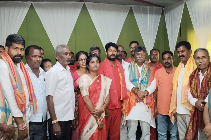 బీజేపీ ఓబీసీ మోర్చా అధ్యక్షుడితో రజక సంఘం భేటీ