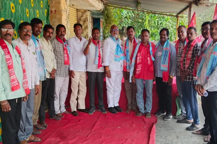 ఆర్టీసీ కార్మికుల సమస్యలు పరిష్కరించాలి