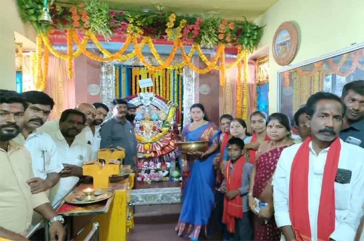 శరన్నవరాత్రి ఉత్సవాల్లో పాల్గొన్న సరిత తిరుపతయ్య