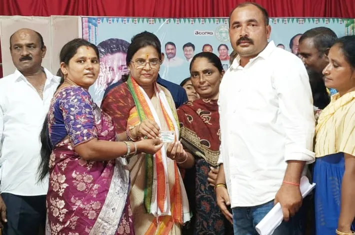 భీక్యాతండలో సమస్యల పరిష్కారానికి కృషి: ఎమ్మెల్యే పద్మావతి