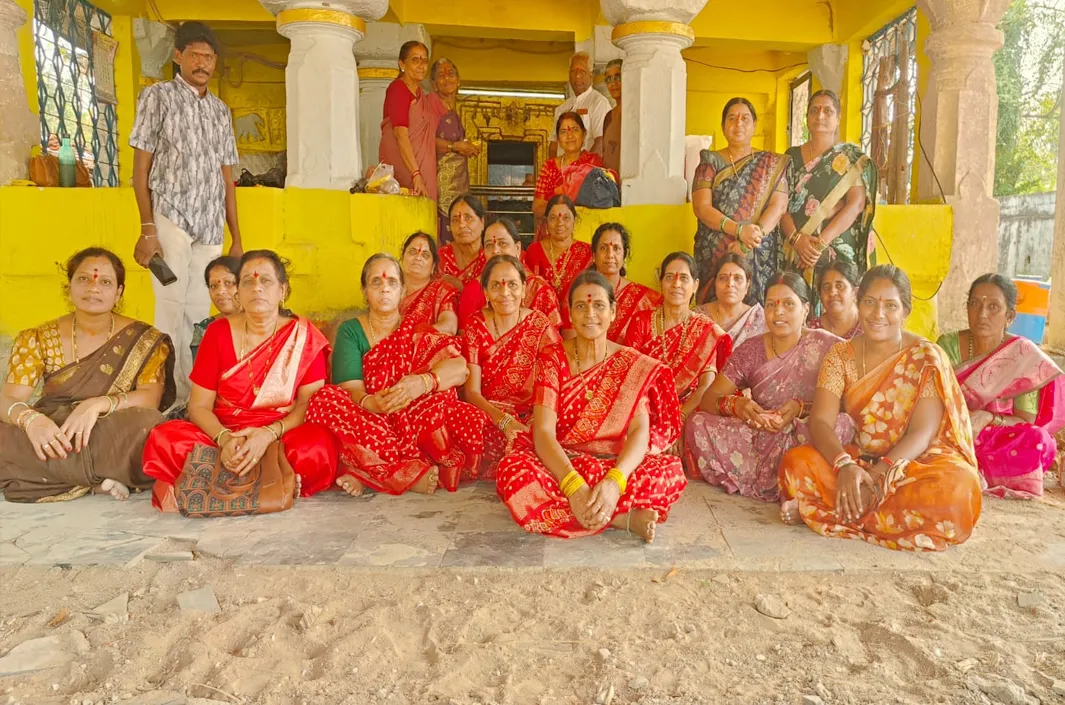 అచలాపూర్ భక్తుల పూజలు