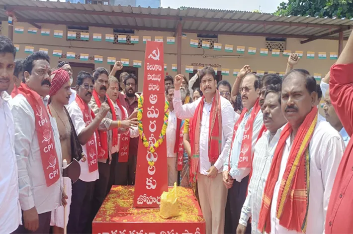 సాయుధ పోరాట చరిత్రను వక్రీకరిస్తే ఊరుకోం