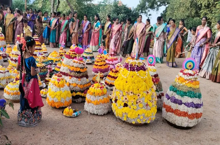కడ్పల్‌లో ఘనంగా సద్దుల బతుకమ్మ సంబరాలు