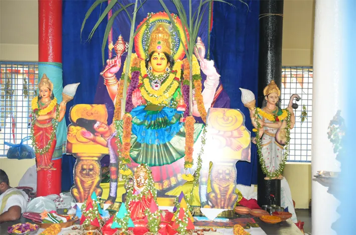 లలిత పరమేశ్వరి దేవి అలంకారంలో అమ్మవారు