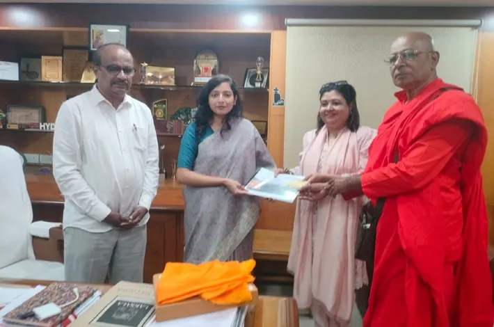 హైదరాబాద్‌లో శ్రీలంక బౌద్ధ ప్రతినిధులు