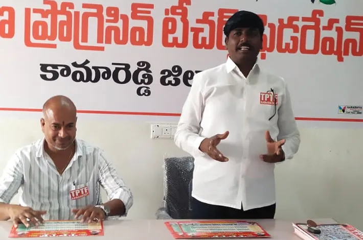 స్కావెంజర్ల  వేతనాలు వెంటనే చెల్లించాలి