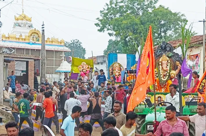 నంది వాడలో వైభవంగా శోభ యాత్ర..