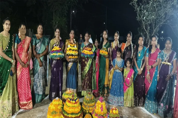 విజయలక్ష్మి నగర్‌లో ఘనంగా బతుకమ్మ వేడుకలు