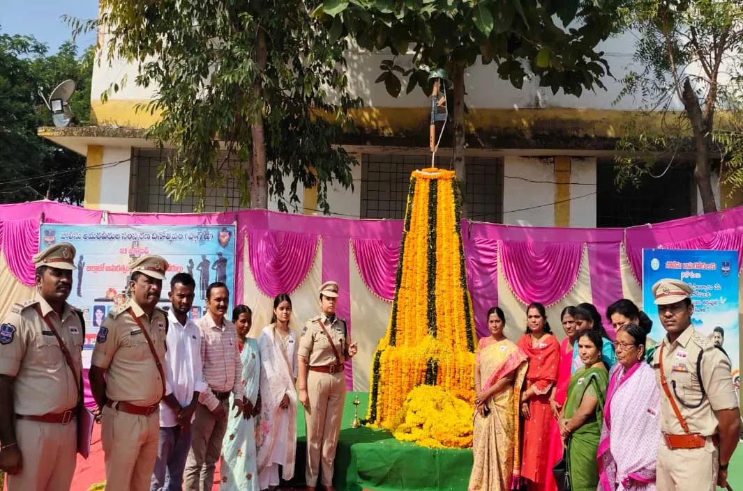 పోలీస్ అమరవీరులకు ఎస్పీ నితికా నివాళి