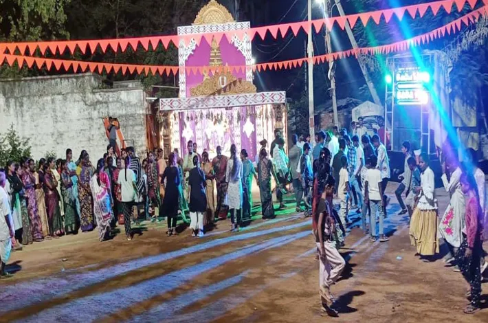 శ్రీ లలిత త్రిపుర సుందరి దేవిగా దర్శనమిచ్చిన అమ్మవారు