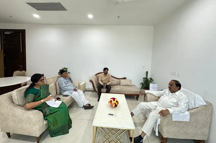ఖమ్మం బడులకు మహర్దశ.. వర్సిటీకి కొత్త దిశ