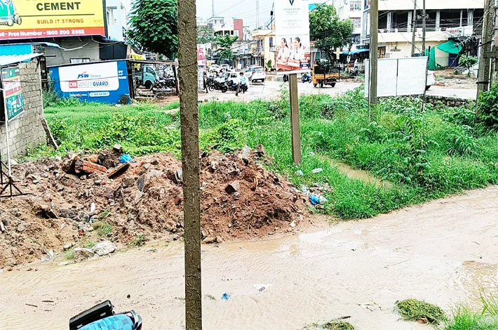 కబ్జా కోరల్లో.. నల్లాల బావి.!