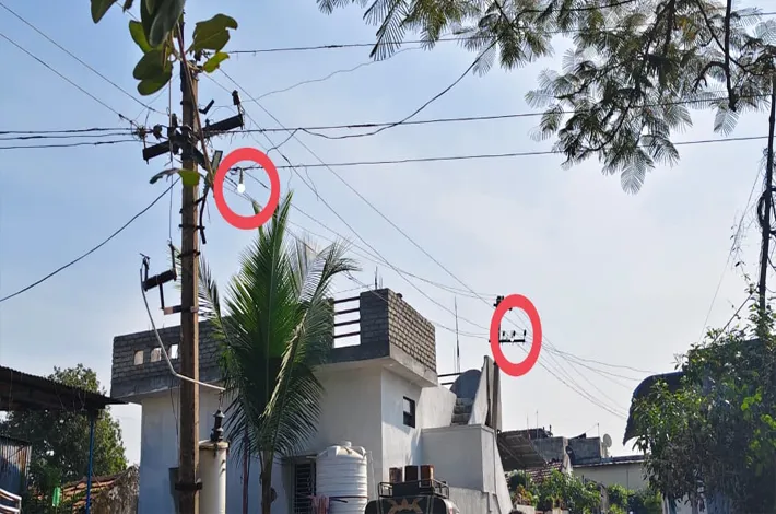పట్టపగలే స్ట్రీట్ లైట్లు.. కరెంట్ బిల్లు గోవిందా!