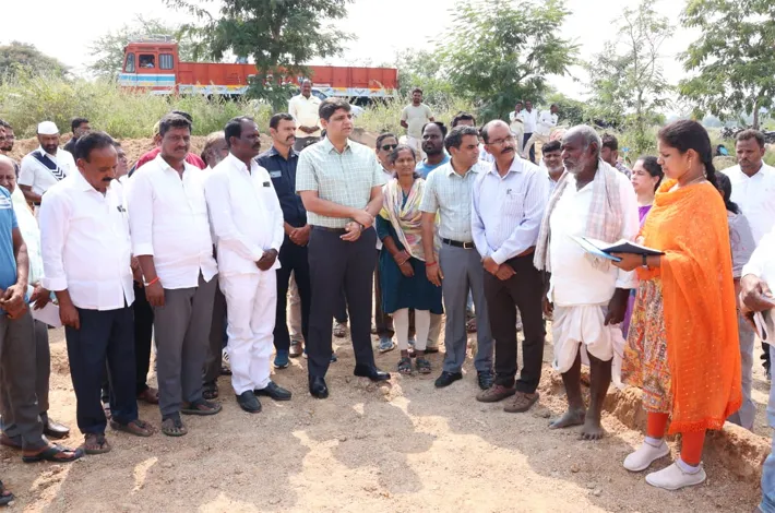 ప్రతి రైతు వ్యవసాయ క్షేత్ర చెరువు నిర్మించుకోవాలి: కలెక్టర్ ఆశిష్ సంగ్వాన్