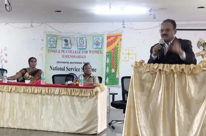 చదువుపై దృష్టి పెట్టి అనుకున్న లక్ష్యాన్ని చేరుకోండి